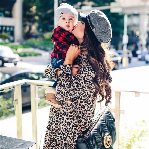 Burberry messenger cap in tan metallic. - Picture 8 of 9